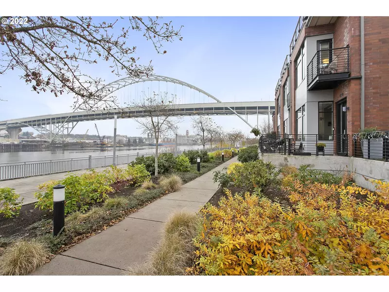 1630 NW RIVERSCAPE ST, Portland, OR 97209