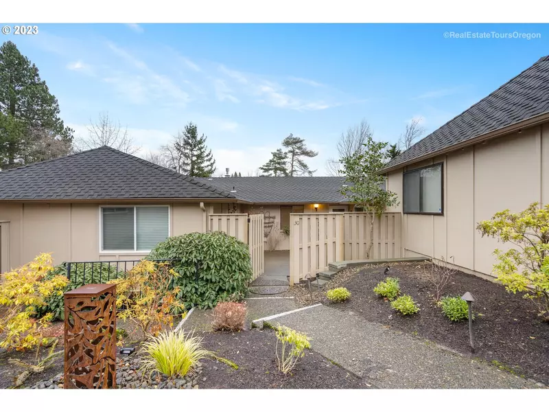 30 CONDOLEA DR, Lake Oswego, OR 97035