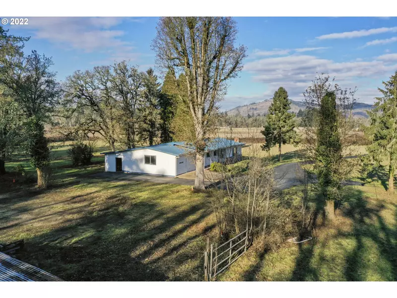 84926 CLOVERDALE RD, Creswell, OR 97426