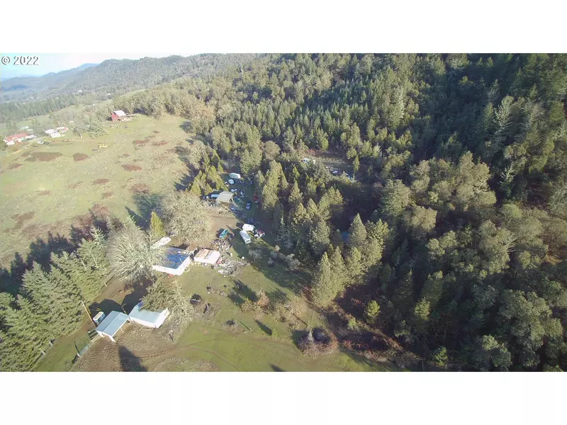 898 SHOESTRING RD, Riddle, OR 97469