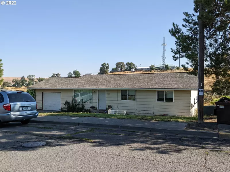 906 SE 2ND ST, Pendleton, OR 97801