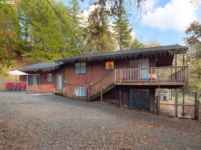 3136 HOGAN RD, Oakland, OR 97462