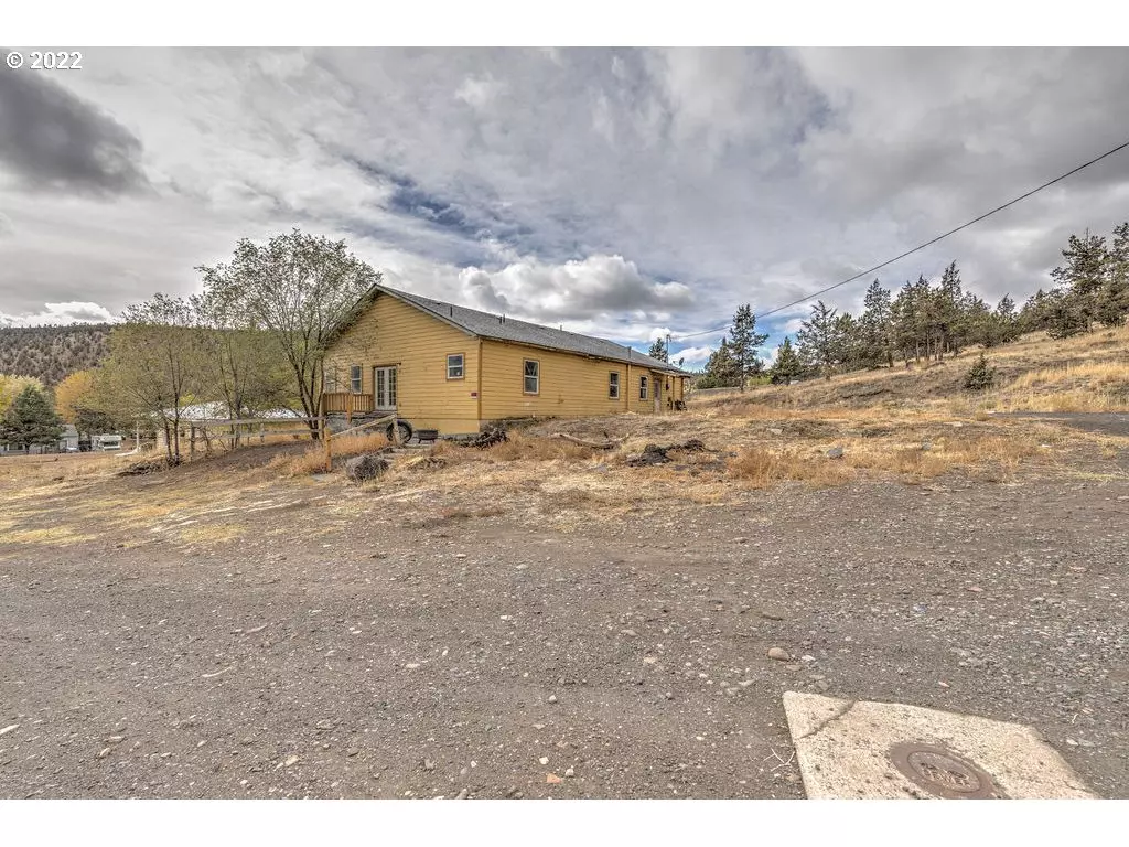 Prineville, OR 97754,503 SW CLIFFSIDE LN