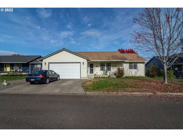 Roseburg, OR 97471,177 WINNGATE CT