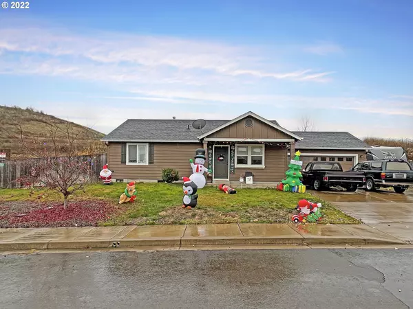 125 QUINCY AVE, Roseburg, OR 97471