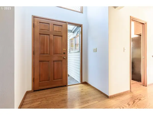 Eugene, OR 97401,2028 EASTWOOD LN