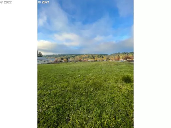 Sutherlin, OR 97479,151 PEAR LN