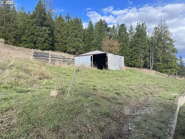 Riddle, OR 97469,951 CANYONVILLE-RIDDLE RD