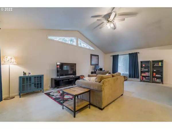 Eugene, OR 97405,4364 FOX HOLLOW RD