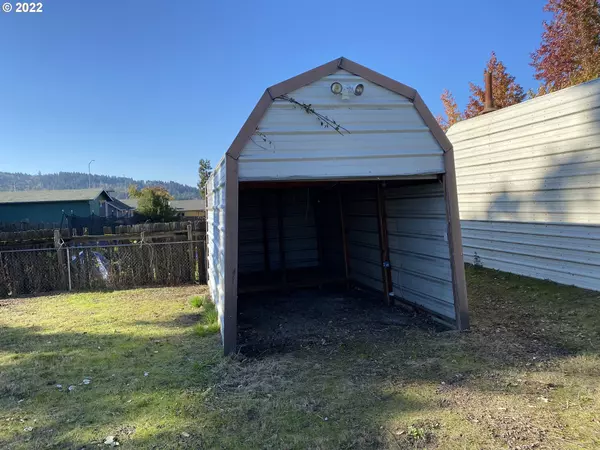 Sutherlin, OR 97479,1435 GLEASON AVE