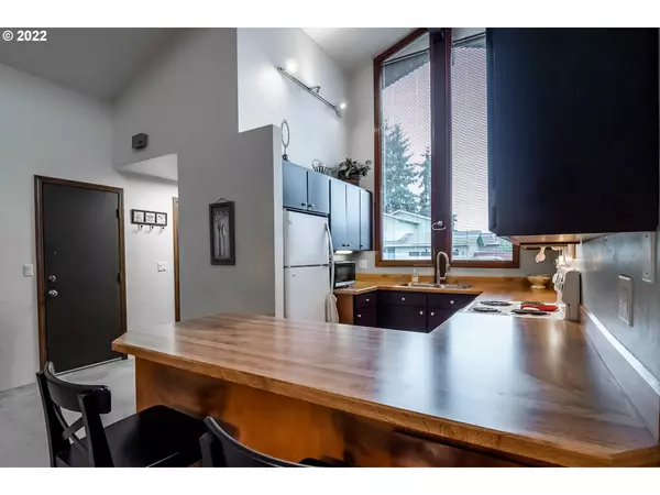 Springfield, OR 97477,604 T ST