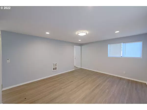 Coos Bay, OR 97420,815 HARRIS AVE