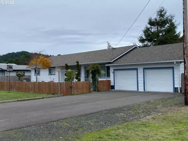 150 N 12TH ST, Lakeside, OR 97449