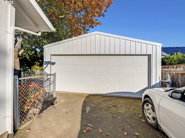 Eugene, OR 97402,2047 AMIRANTE ST