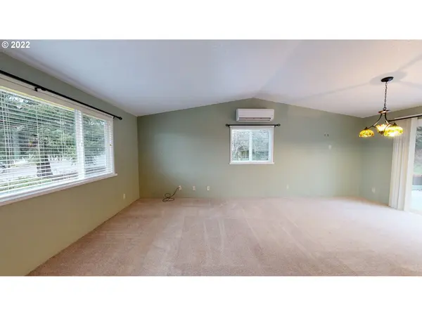 1783 NE TODD ST, Roseburg, OR 97470