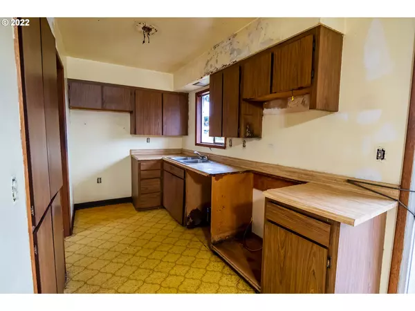 Cottage Grove, OR 97424,253 S M ST