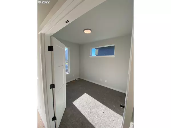 Gresham, OR 97080,1277 SW 22ND TER