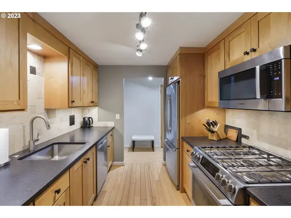 4950 W HILLSIDE DR, Eugene, OR 97405