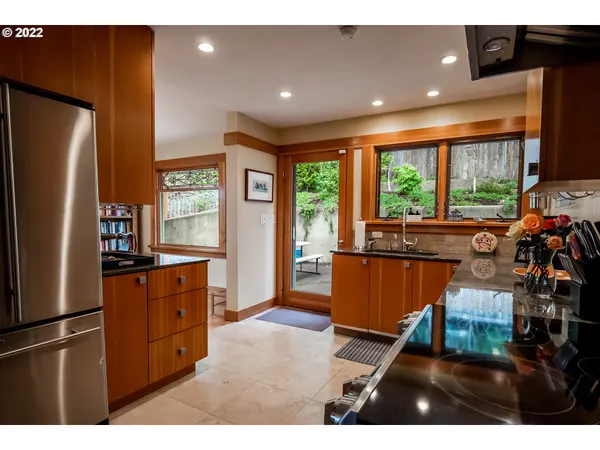 2735 SPRING BLVD, Eugene, OR 97403