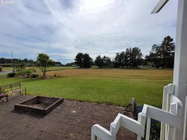 Bandon, OR 97411,87917 AUCTION BARN LN