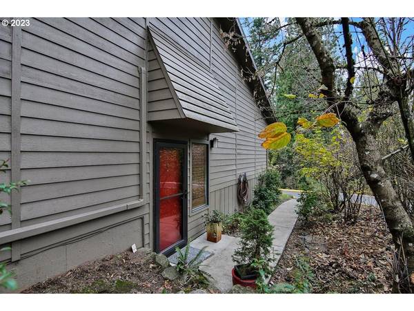 3851 SW CANBY ST, Portland, OR 97219