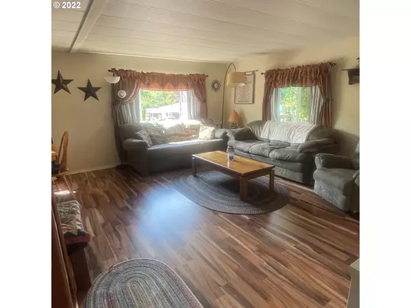 Reedsport, OR 97467,876 VISTA CT