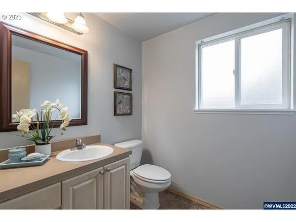 Eugene, OR 97404,1032 ELKAY DR