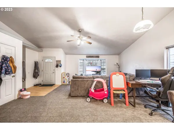 Springfield, OR 97477,955 FUCHSIA ST