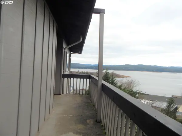 Coos Bay, OR 97420,290 N 3RD CT #20