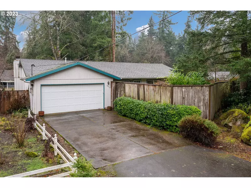 18350 PILKINGTON RD, Lake Oswego, OR 97035