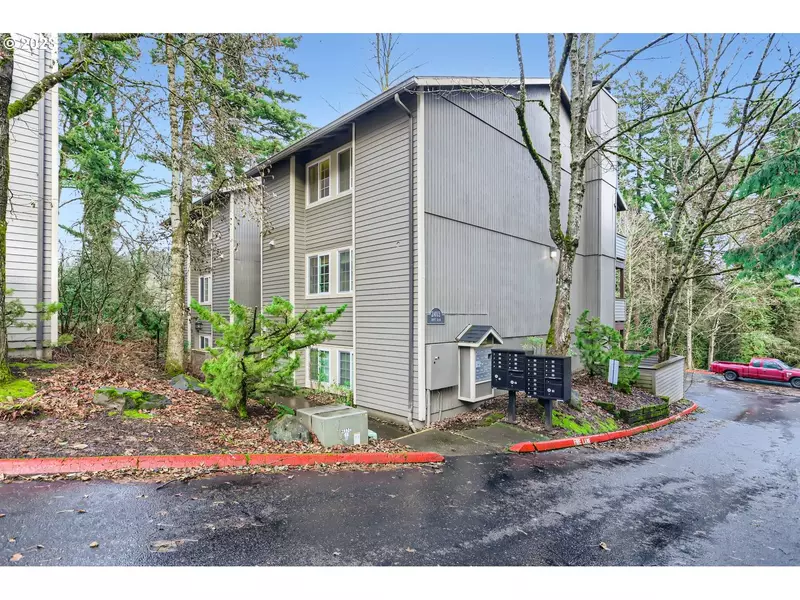 2403 SW NEBRASKA ST #18, Portland, OR 97239