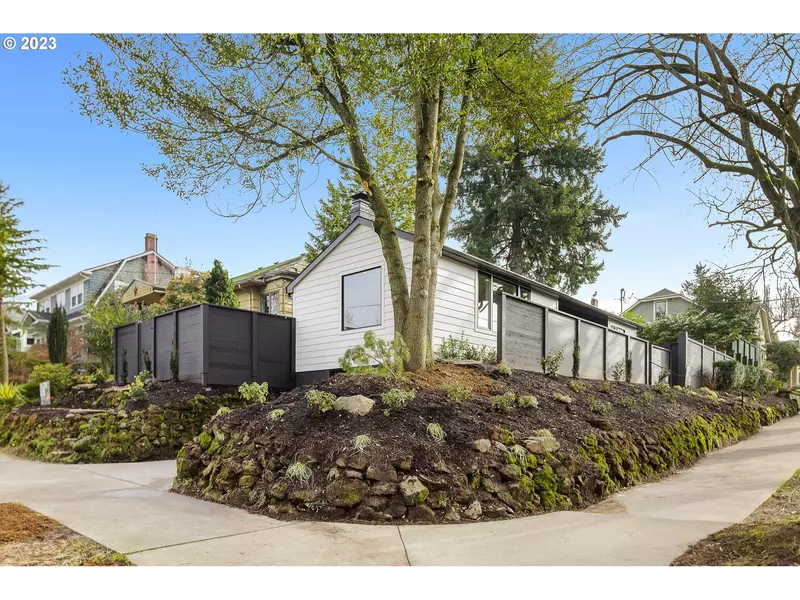 26 NE 32ND AVE, Portland, OR 97232