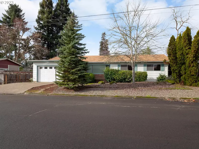 222 W SUSAN ST, Roseburg, OR 97471