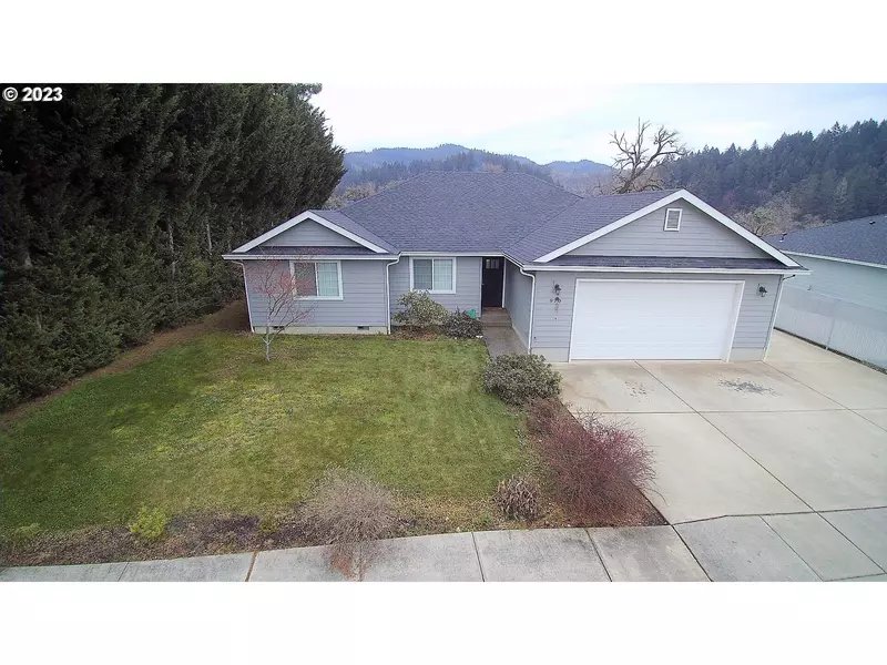 970 SE FAIRWAY DR, Myrtle Creek, OR 97457