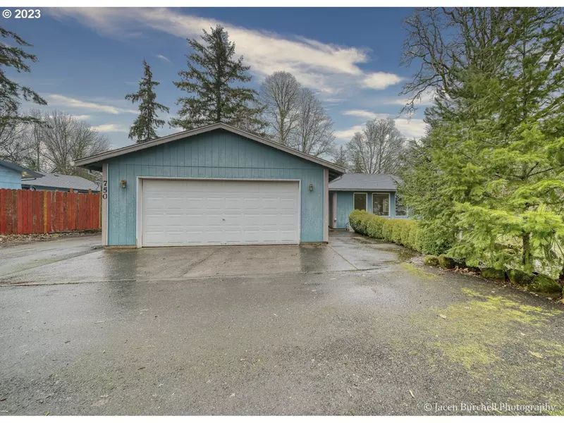 750 ROCKWOOD DR, St Helens, OR 97051