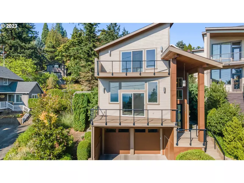 3621 SW HILLSIDE DR, Portland, OR 97221