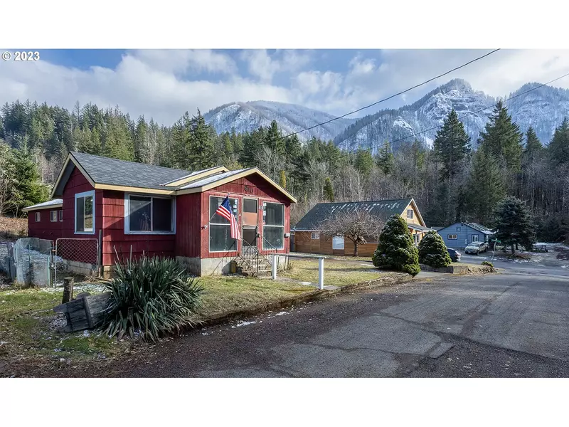 810 SADIE B ST, Cascade Locks, OR 97014