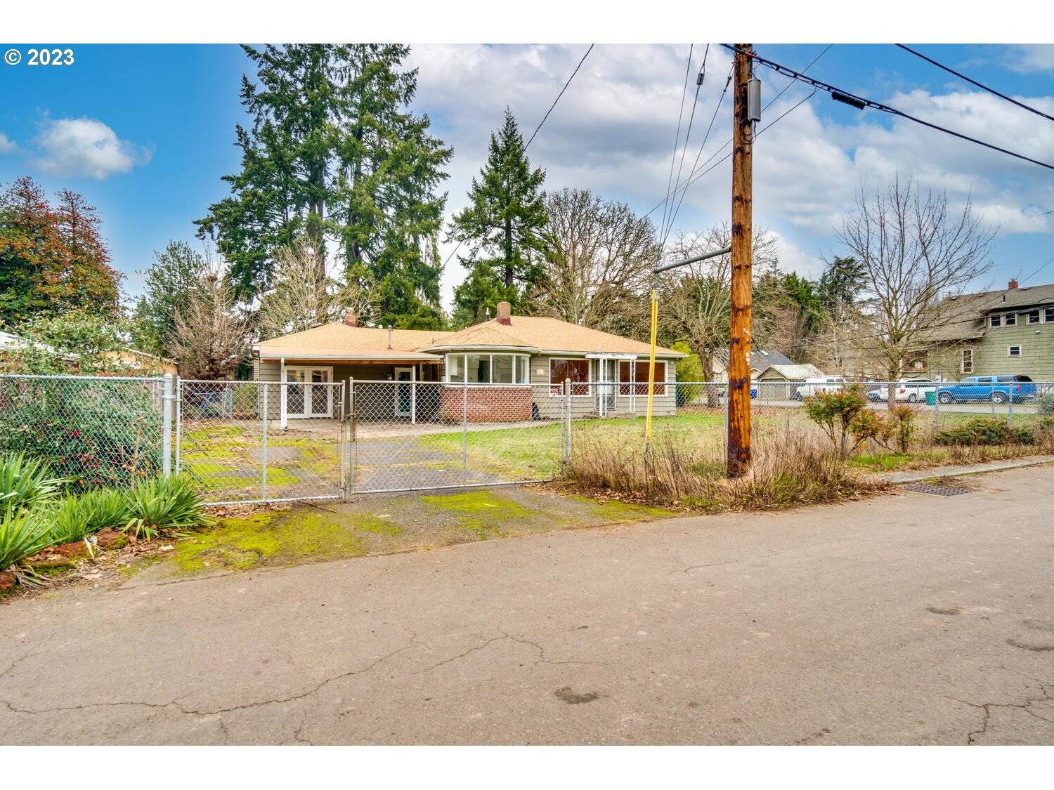 Milwaukie, OR 97267,2417 SE CHESTNUT ST