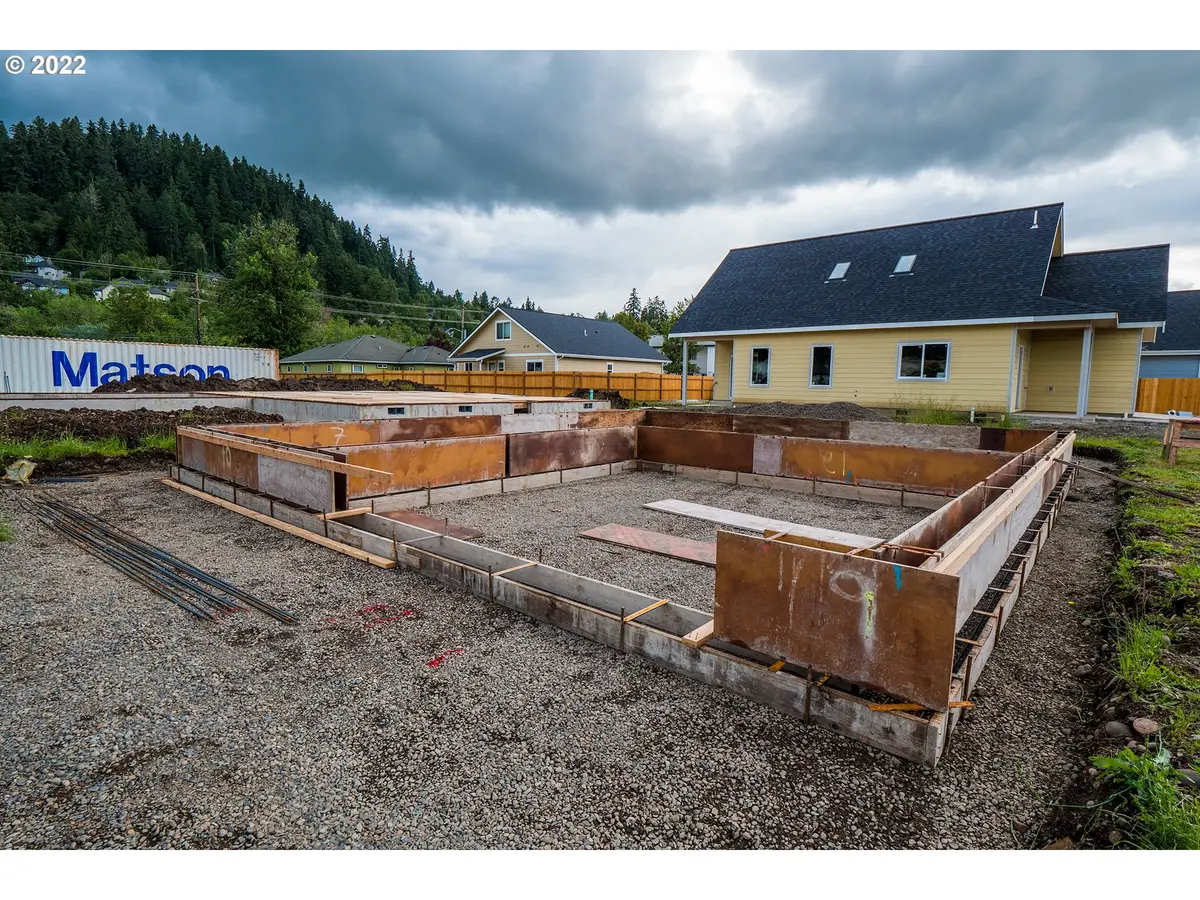 140 65th PL, Springfield, OR 97478