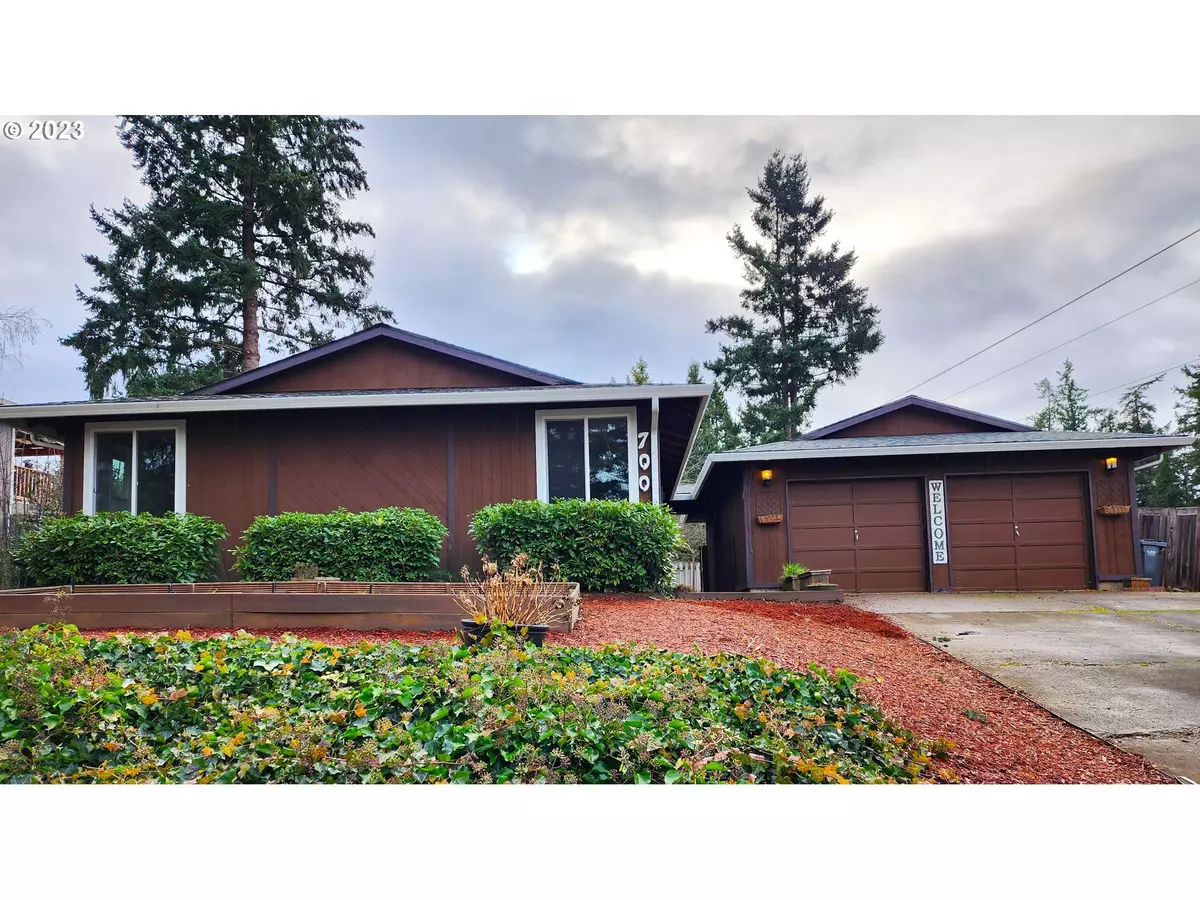 Estacada, OR 97023,700 NE FOOTHILLS DR