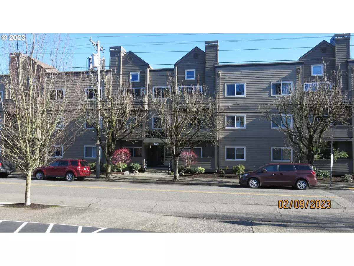 Portland, OR 97239,4320 S CORBETT AVE #207