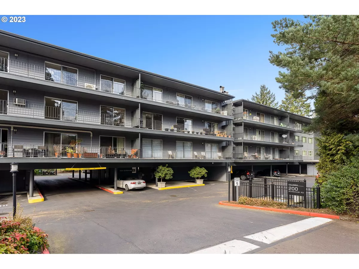 Lake Oswego, OR 97034,200 BURNHAM RD #304