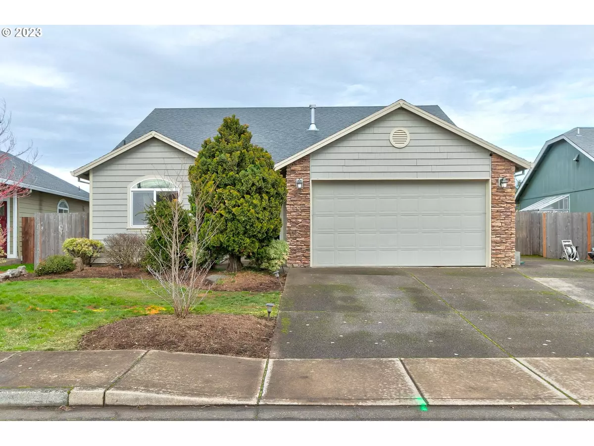 Molalla, OR 97038,837 MEADOW DR