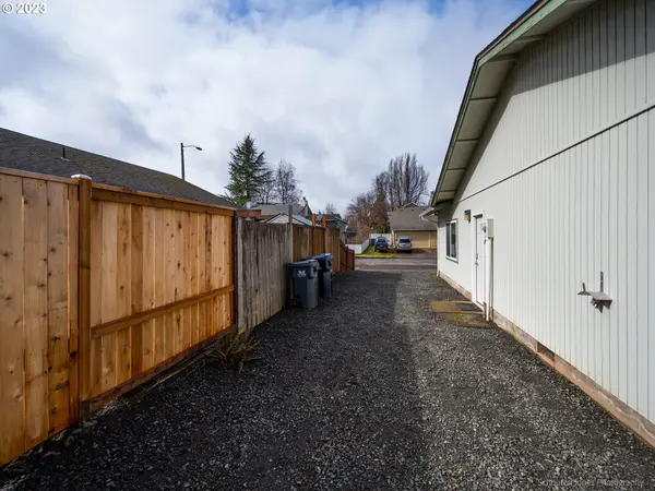 415 67TH ST, Springfield, OR 97478