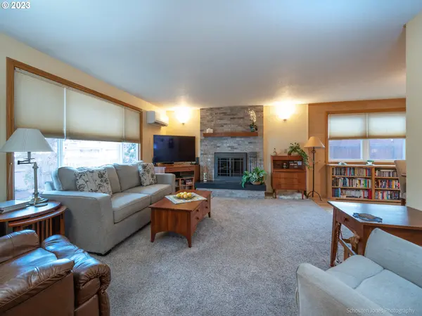 415 67TH ST, Springfield, OR 97478