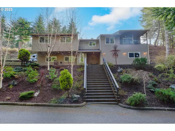 1077 CANYON TR, Coos Bay, OR 97420