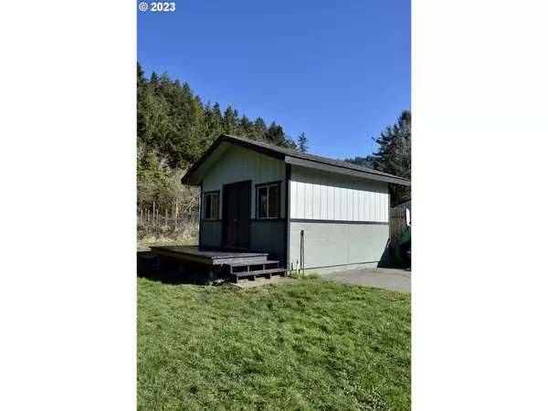 Gold Beach, OR 97444,94345 ORCHARD LN