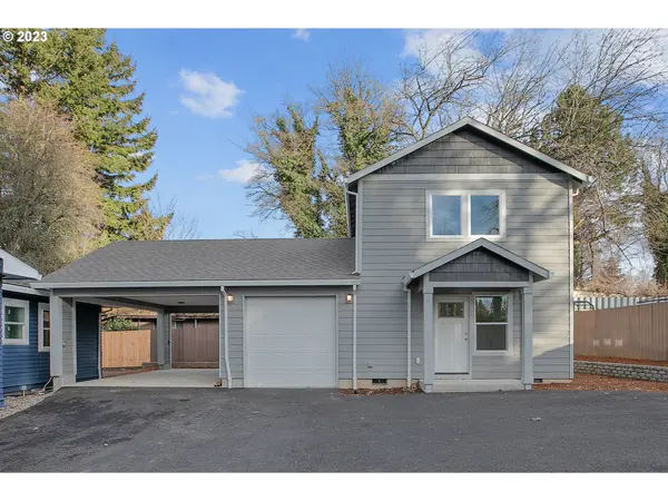 9046 SE CLINTON ST #B, Portland, OR 97266