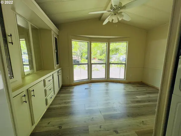 Eugene, OR 97402,4900 ROYAL AVE