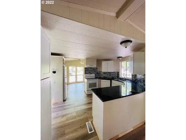 Eugene, OR 97402,4900 ROYAL AVE